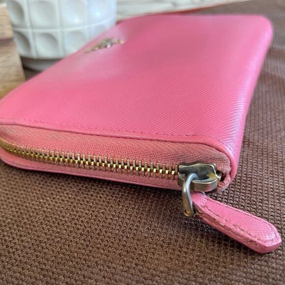 Prada Pink saffiano leather zippy wallet - Picture 7 of 16